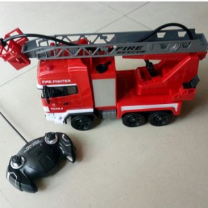 CT63 xe chữa cháy phun nước có thang nâng