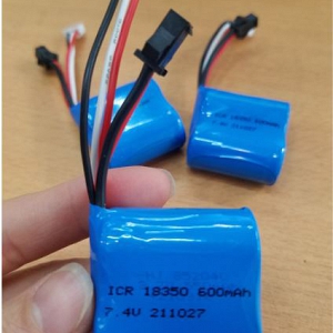 P54 pin 7.4V 600mah chân SM dùng cho tàu 961/961 ...